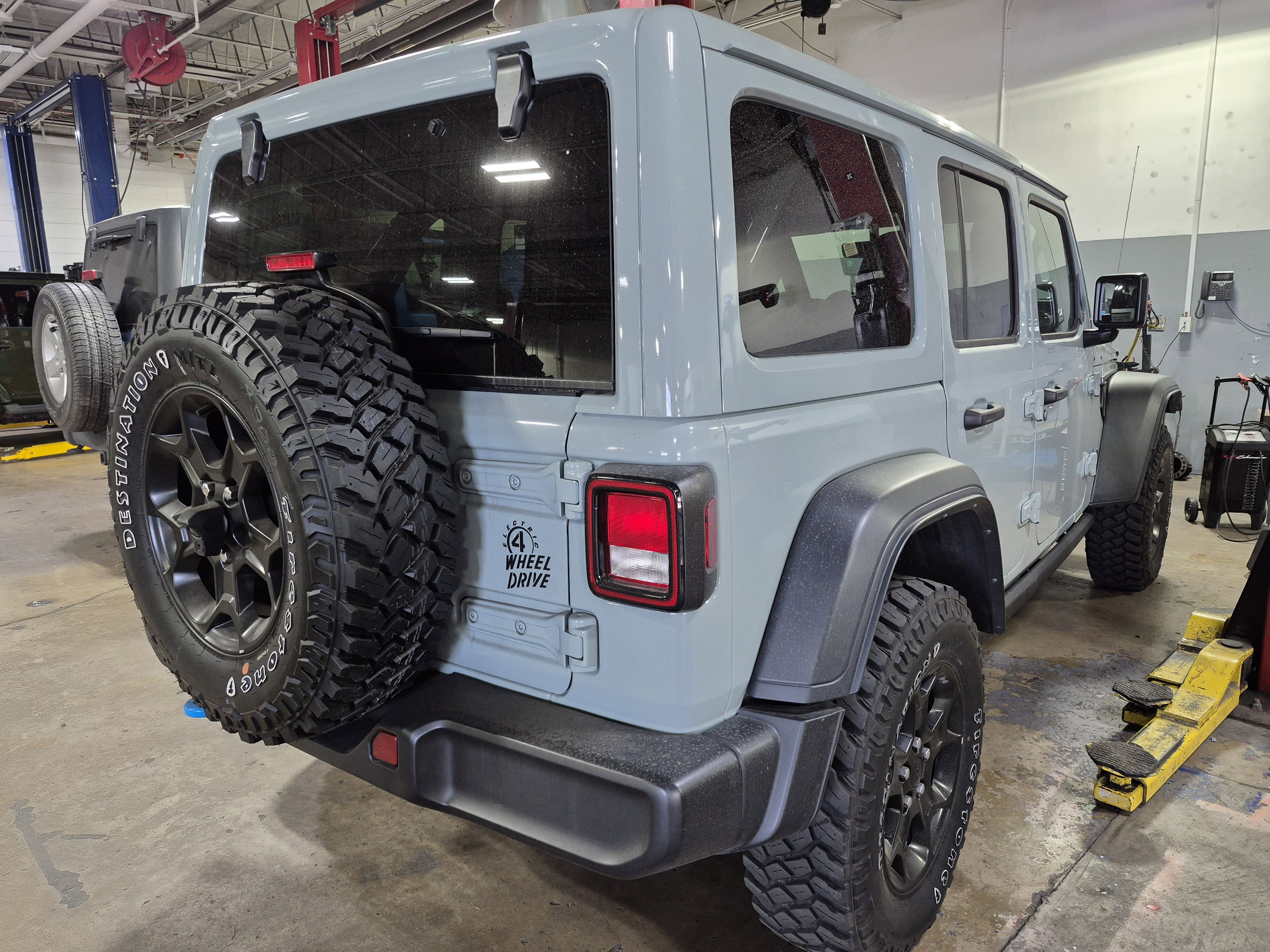 Used 2023 Jeep Wrangler Unlimited w/ 8.4" Radio Group image 7