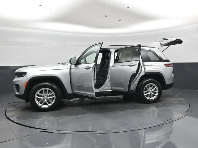 New 2026 Jeep Grand Cherokee Laredo w/ Trailer Tow Package AWD/4WD image 50