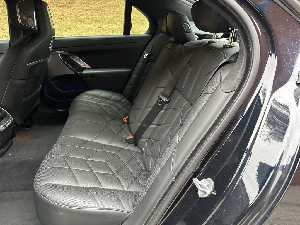 Used 2024 BMW 740i xDrive image 29