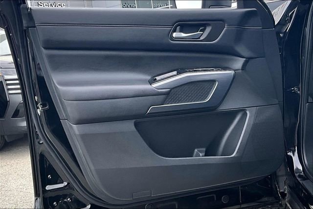 Certified 2025 Nissan Pathfinder SL w/ Cargo Package image 17