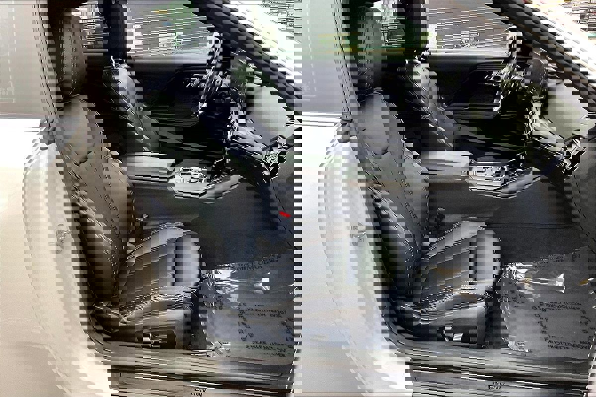 Used 2023 BMW 230i Coupe w/ Convenience Package image 9