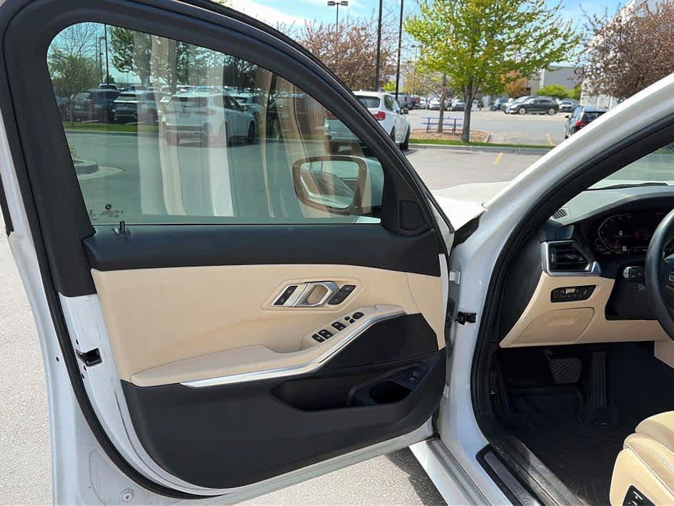 Used 2021 BMW 330i xDrive Sedan AWD/4WD image 14