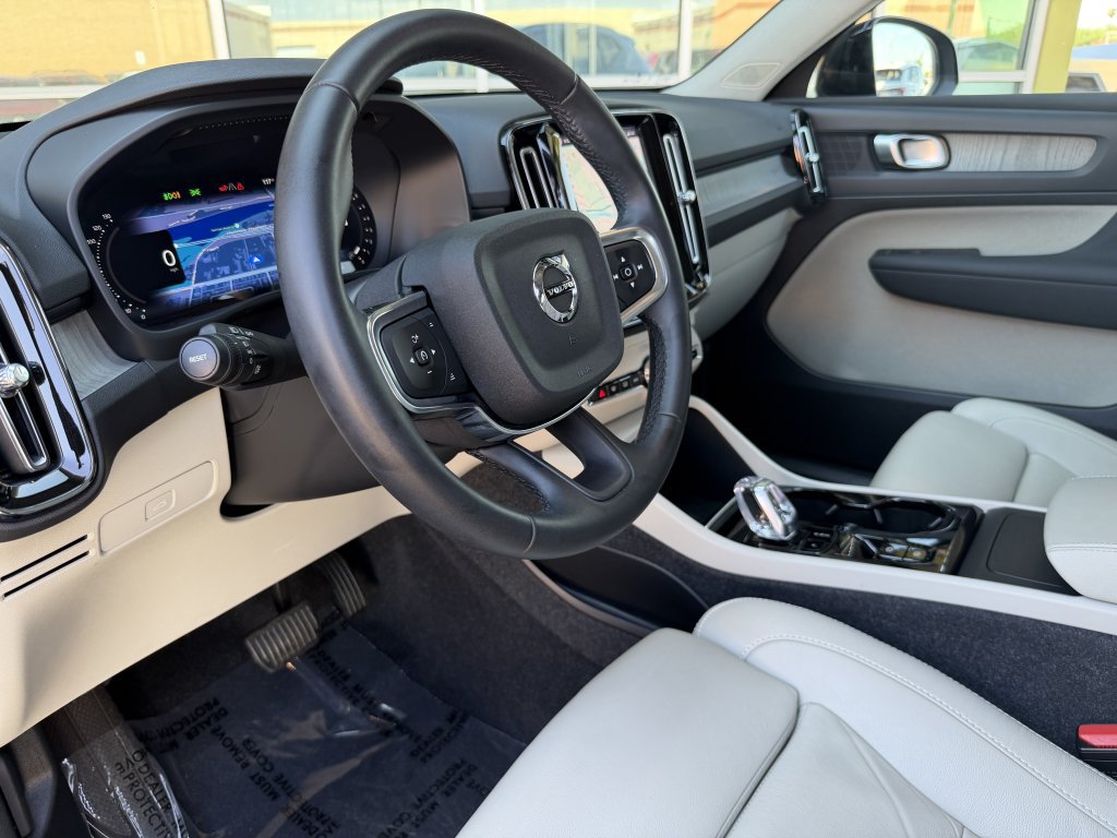 Used 2023 Volvo XC40 B4 Plus w/ Protection Package Premier FWD image 33