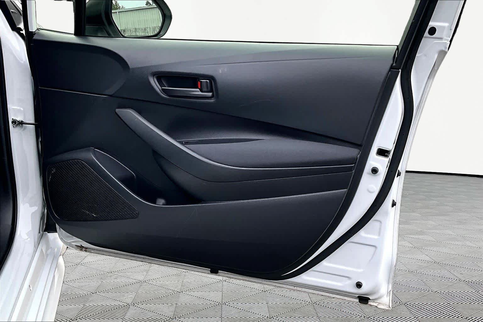 Used 2025 Toyota Corolla LE FWD image 23