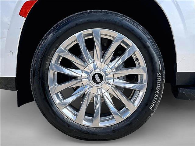 Used 2024 Cadillac Escalade Premium Luxury AWD/4WD image 9