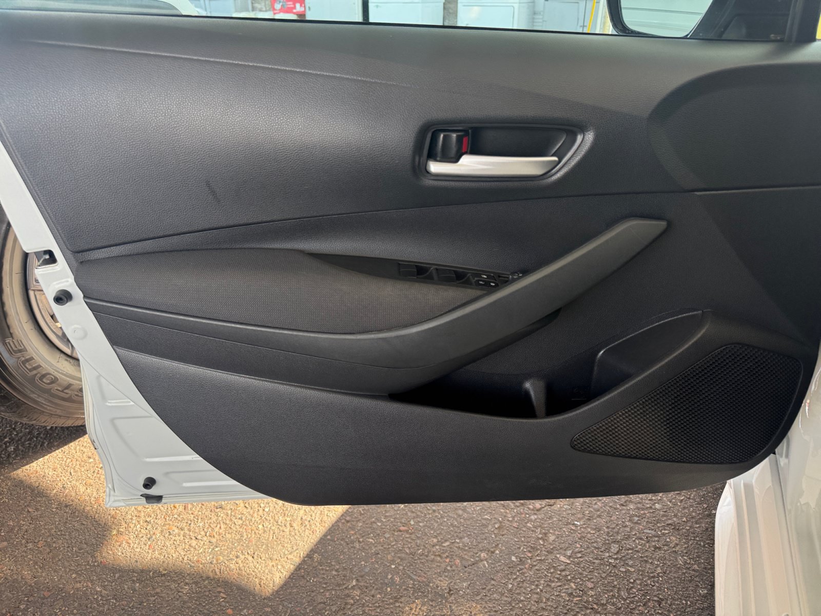 Used 2020 Toyota Corolla LE w/ Carpet Mat Package (TMS) FWD image 11