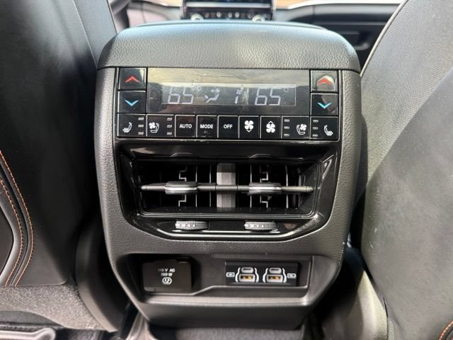 Used 2023 Jeep Grand Cherokee Summit AWD/4WD image 26