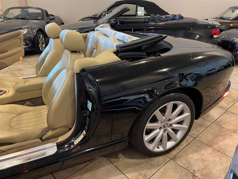 Used 2006 Jaguar XK8 Convertible image 28