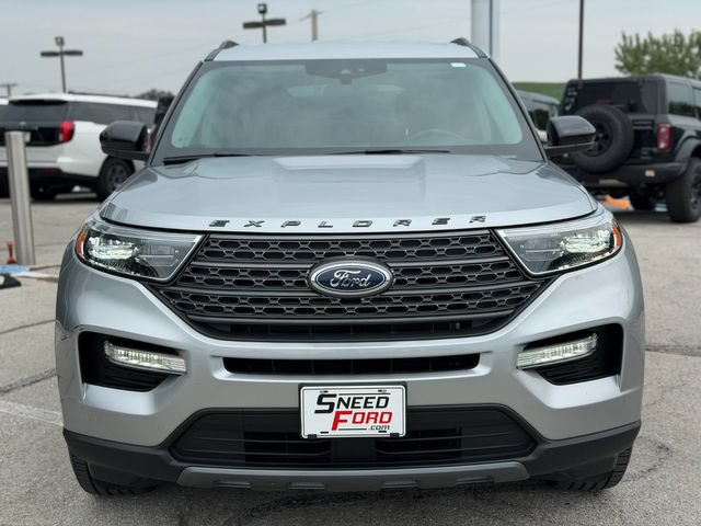 Used 2023 Ford Explorer XLT w/ Equipment Group 202A AWD/4WD image 2