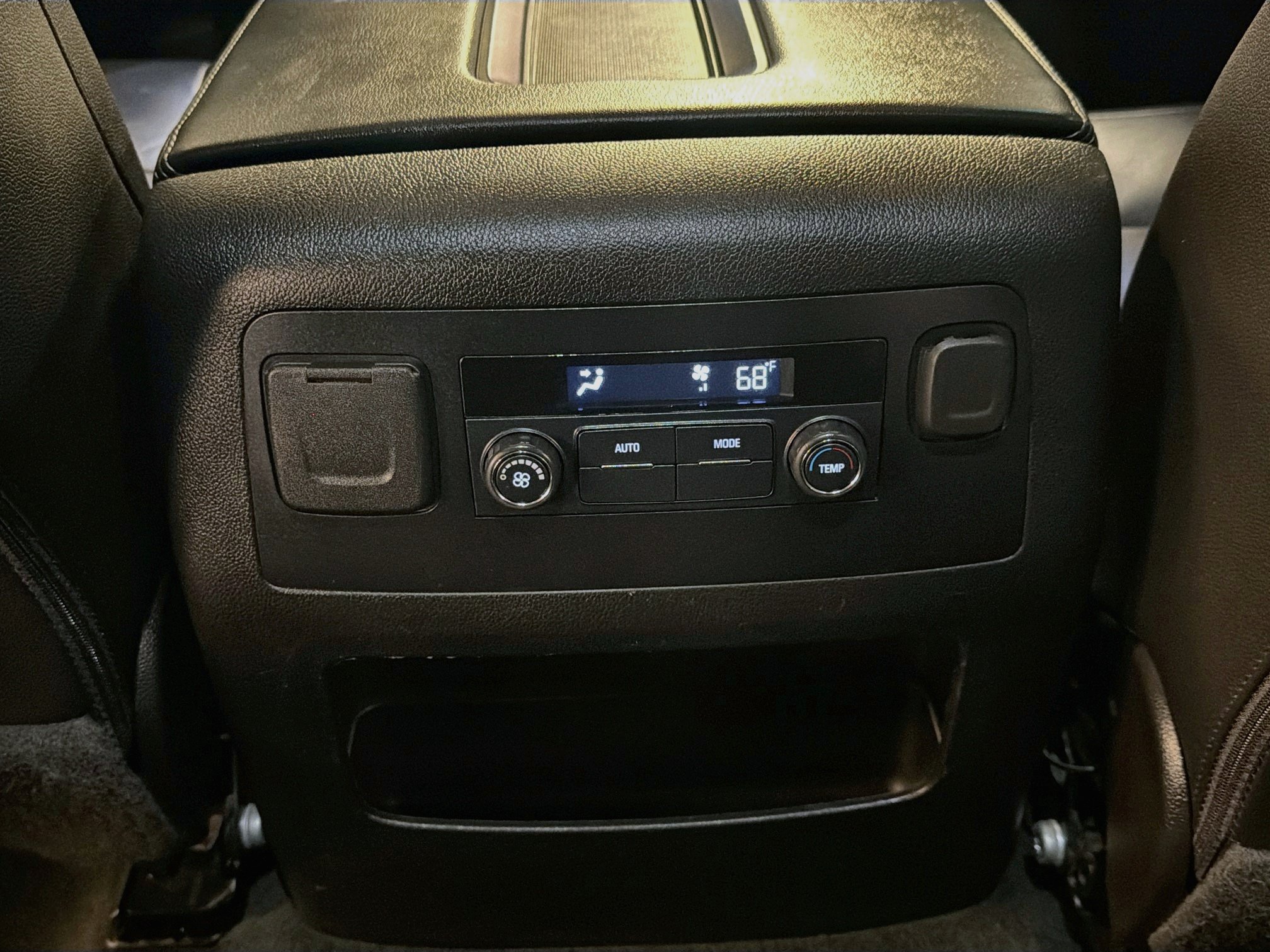 Used 2018 Chevrolet Suburban LT AWD/4WD image 26