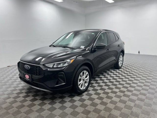 Used 2023 Ford Escape Active w/ Tech Pack #1 AWD/4WD image 3