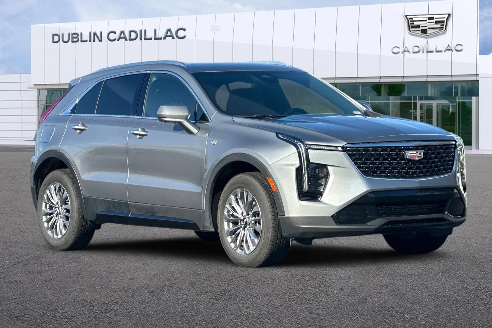 Certified 2025 Cadillac XT4 Premium Luxury FWD image 2