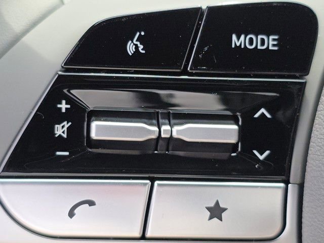 Certified 2025 Hyundai Elantra Sport image 7