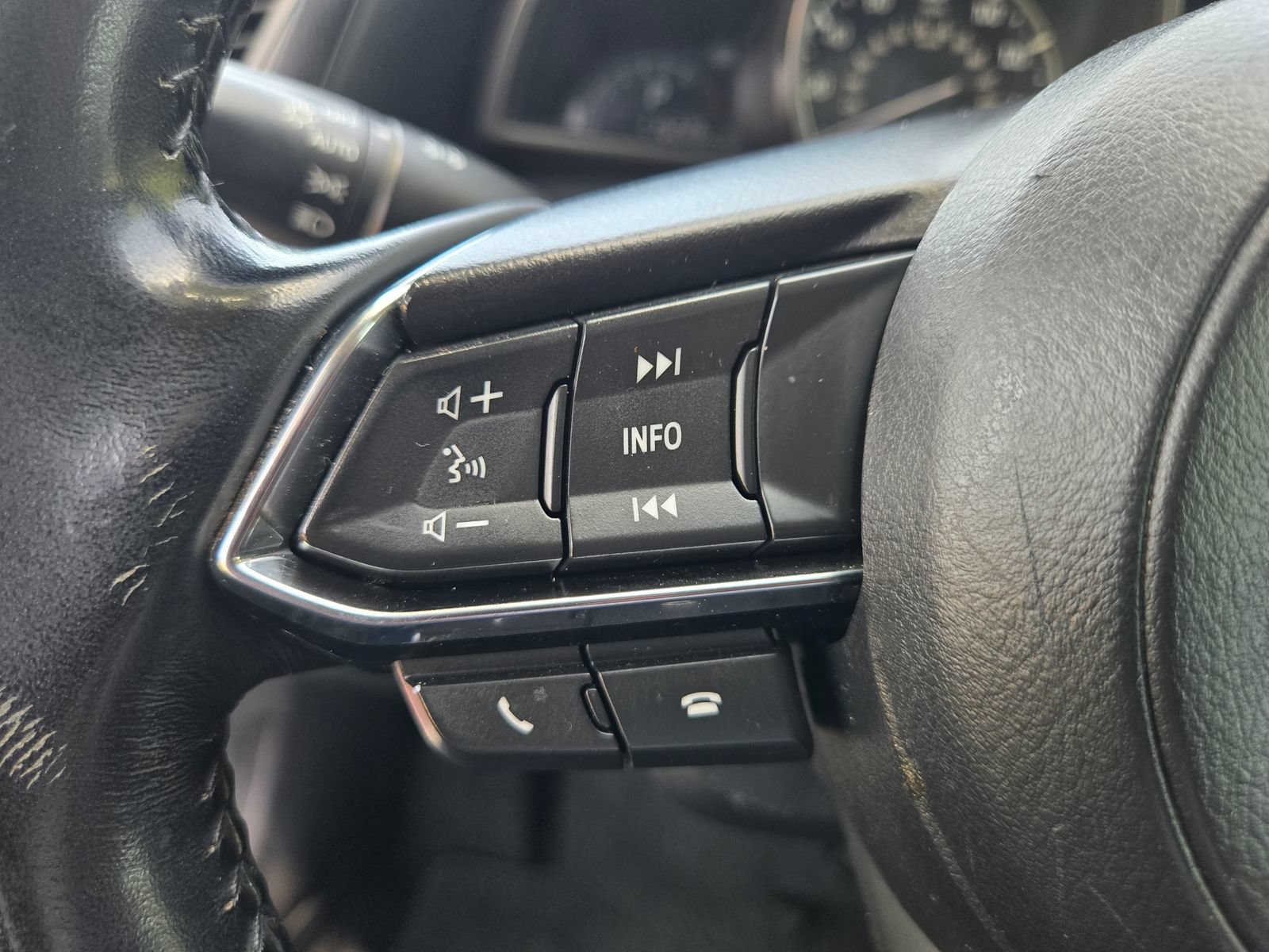 Used 2017 MAZDA MAZDA3 Touring FWD image 11
