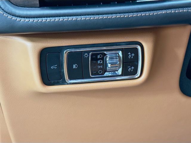 Used 2023 Lincoln Aviator Black Label w/ Dynamic Handling Package image 10