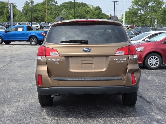 Used 2011 Subaru Outback 3.6R Limited AWD/4WD image 11