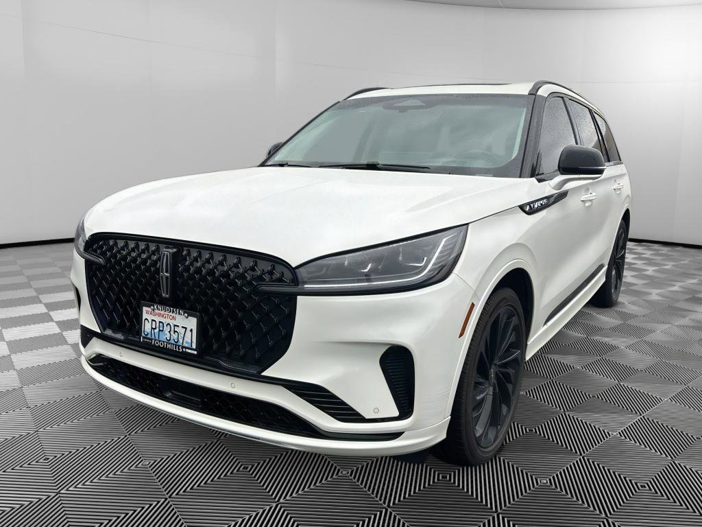 Used 2025 Lincoln Aviator Reserve w/ Equipment Group 201A image 3