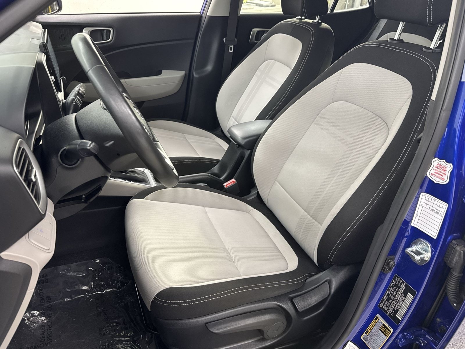 Used 2025 Hyundai Venue SEL FWD image 25