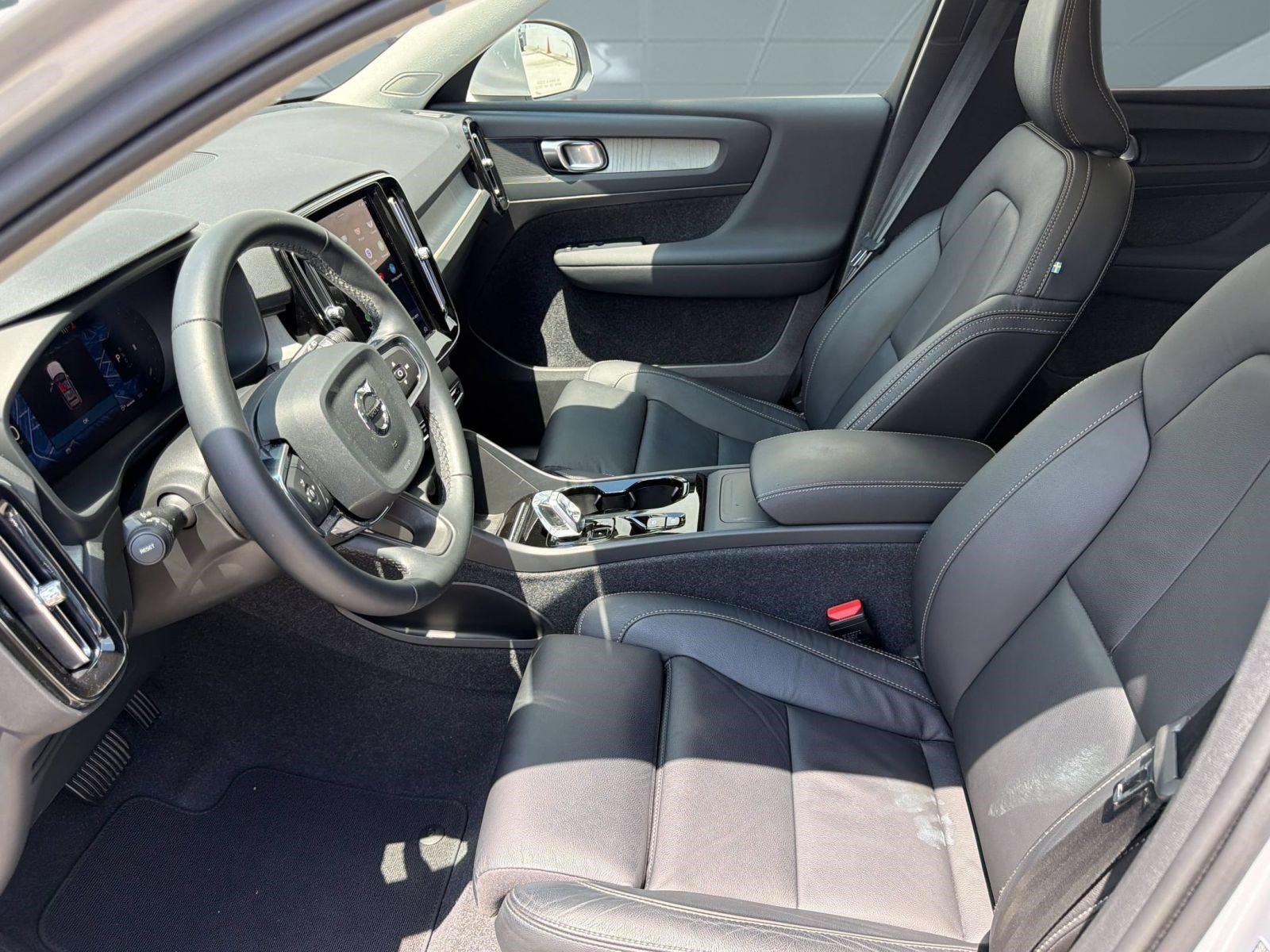 Used 2023 Volvo XC40 B4 Plus w/ Protection Package Premier FWD image 5