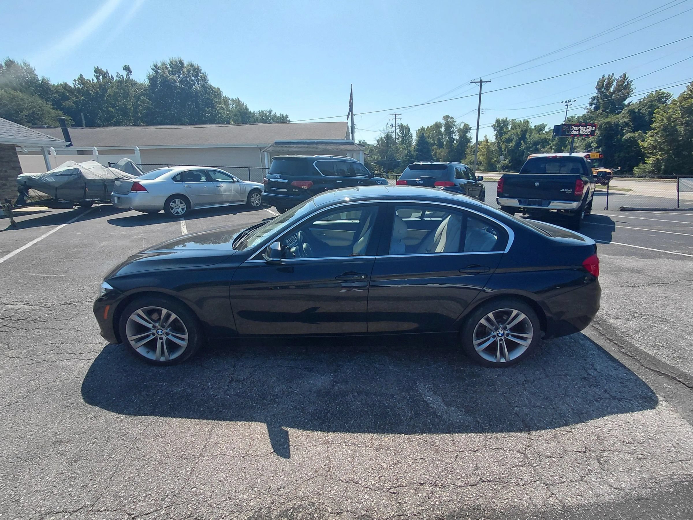 Used 2017 BMW 330i xDrive Sedan AWD/4WD image 2