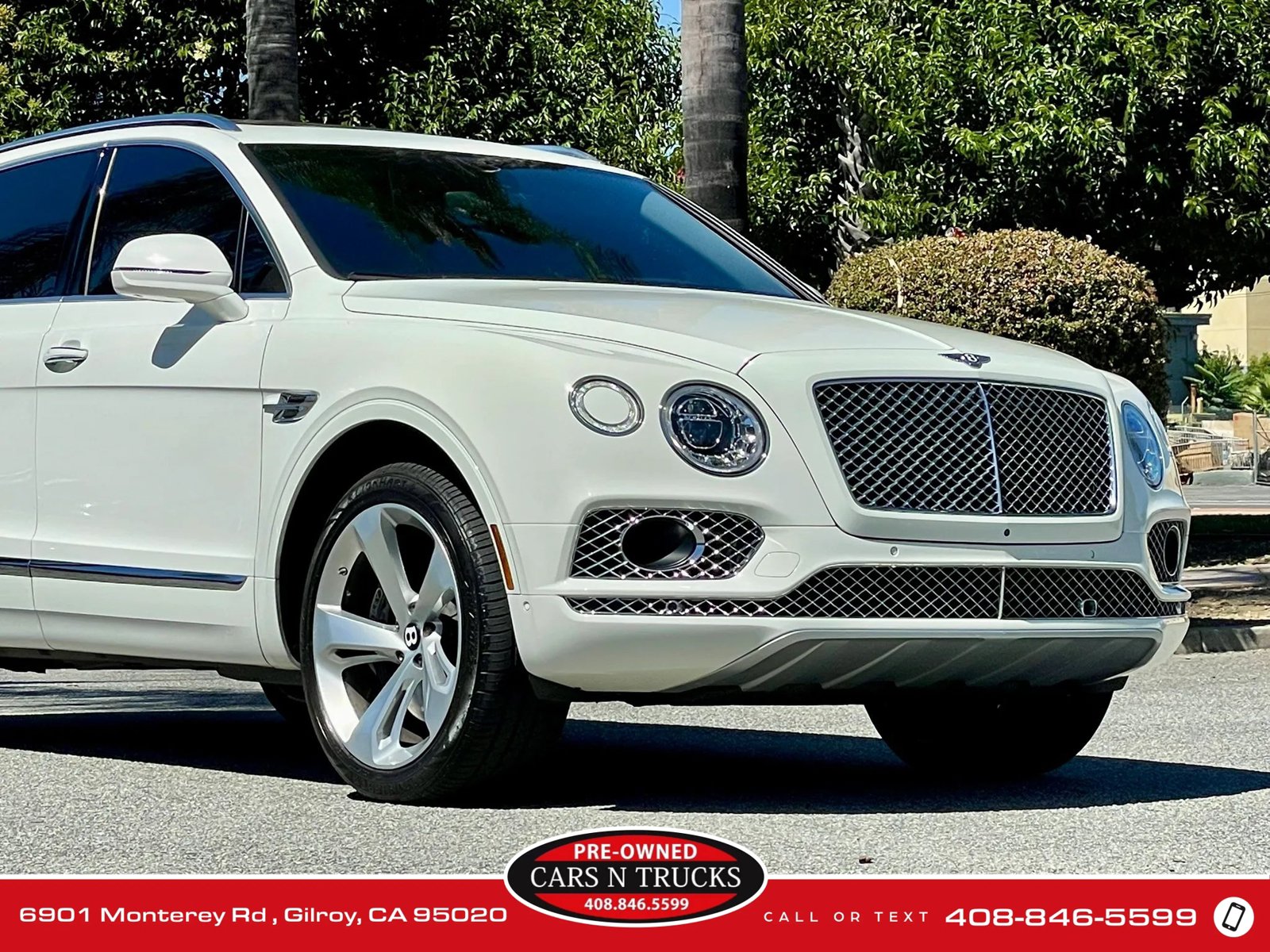 Used 2018 Bentley Bentayga AWD/4WD image 31
