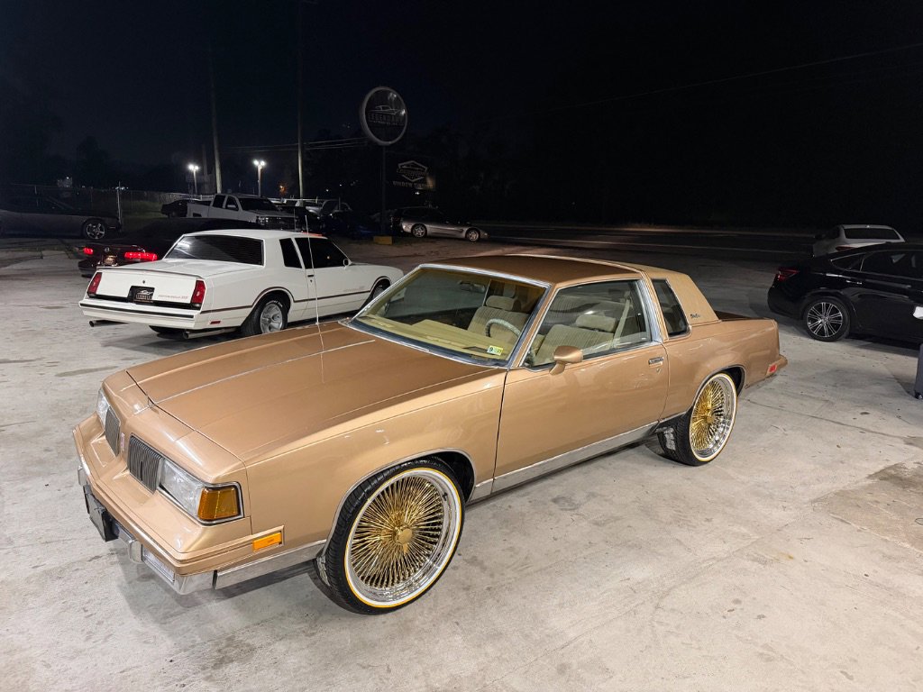 Used 1987 Oldsmobile Cutlass Supreme Coupe RWD image 4