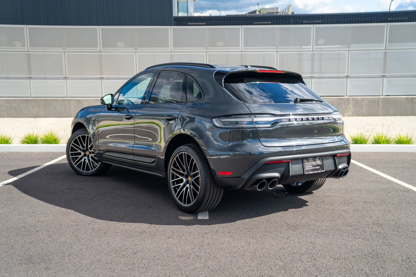 Certified 2026 Porsche Macan AWD/4WD image 3