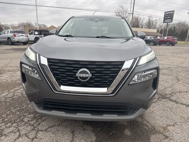 Used 2023 Nissan Rogue SV image 2
