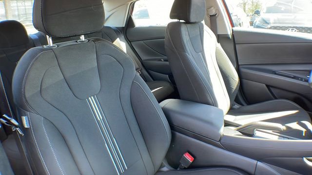 Used 2022 Hyundai Elantra SEL w/ Preferred Accessory Package image 10