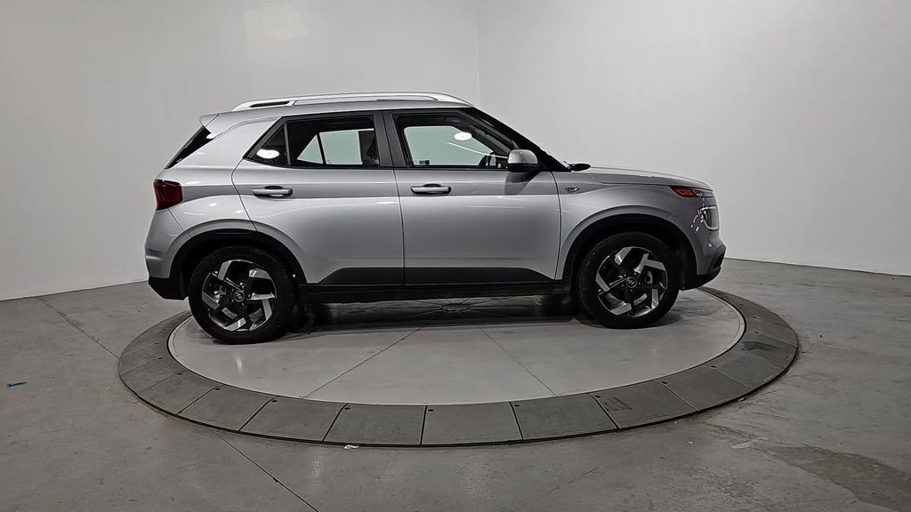 Used 2022 Hyundai Venue SEL image 7