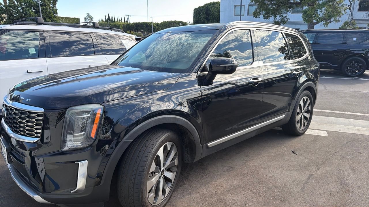 Used 2020 Kia Telluride S w/ S 8 Passenger Seating Package FWD image 1