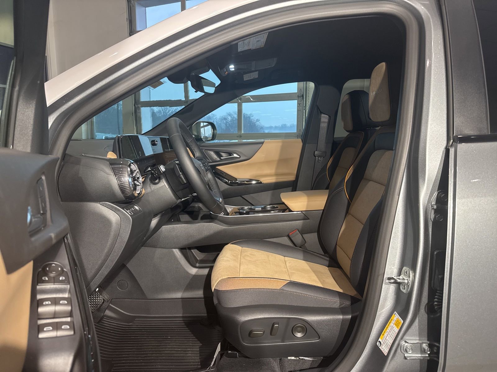 New 2026 Chevrolet Equinox ACTIV w/ Convenience Package III AWD/4WD image 19