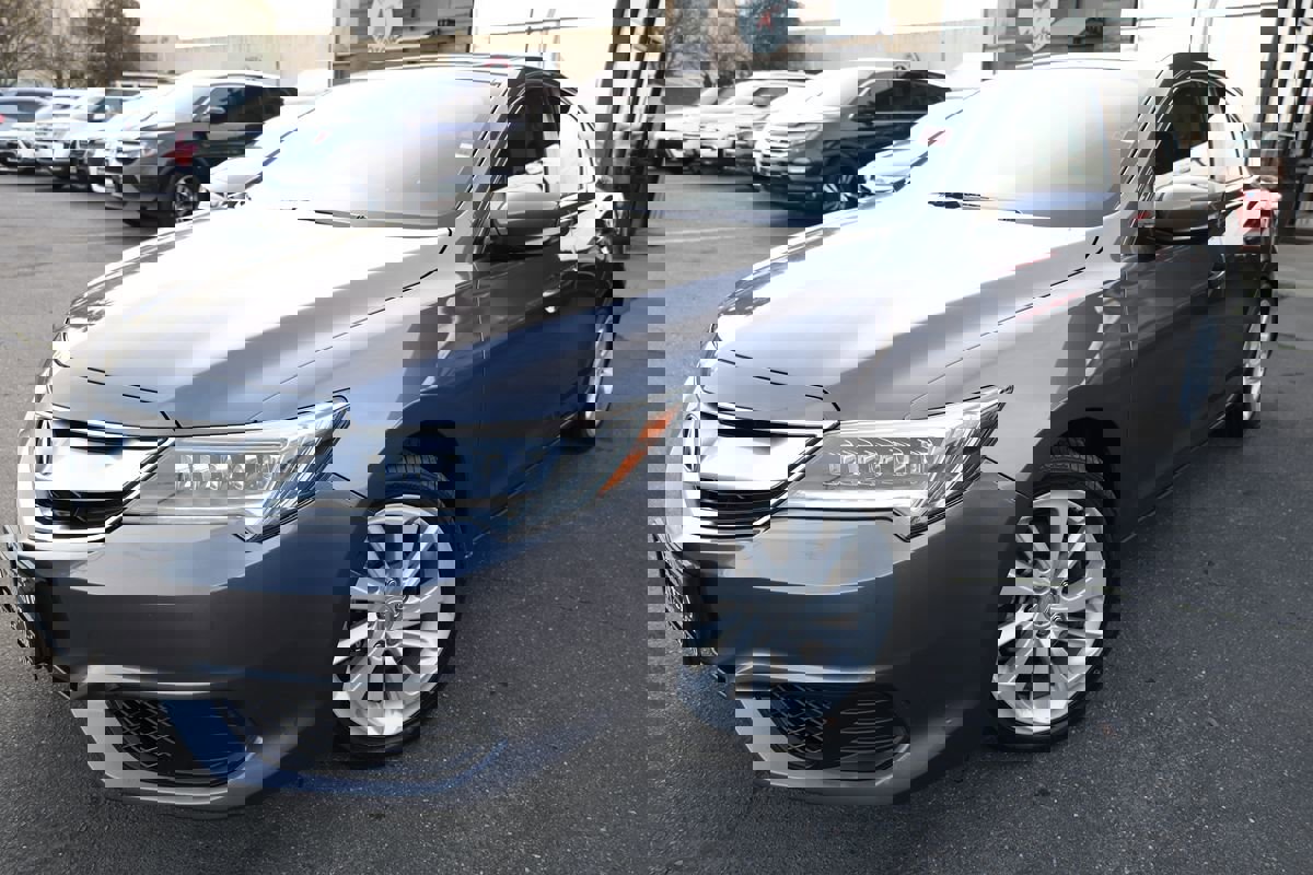 Used 2018 Acura ILX image 2