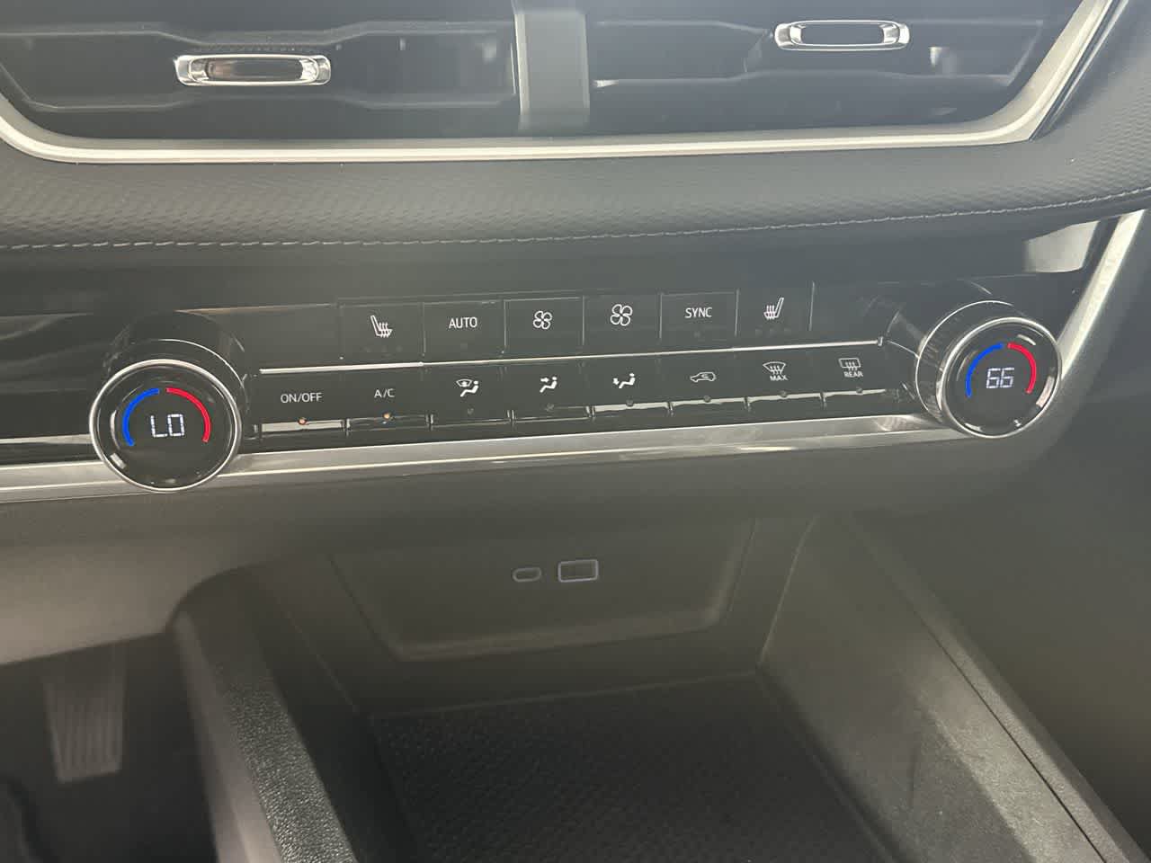 Used 2026 Chevrolet Equinox LT w/ Convenience Package II FWD image 19