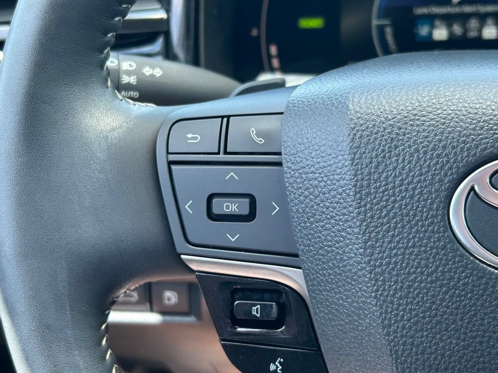 Used 2025 Toyota Camry SE w/ Convenience Package FWD image 35