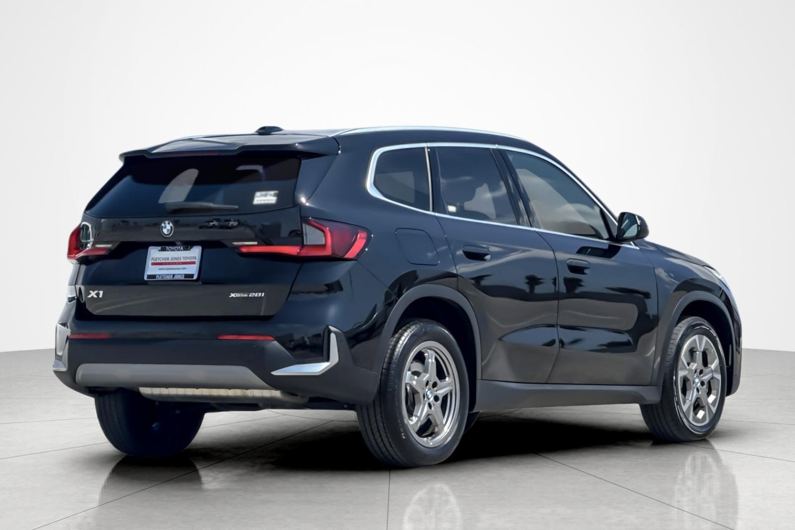 Used 2023 BMW X1 xDrive28i w/ Convenience Package AWD/4WD image 5