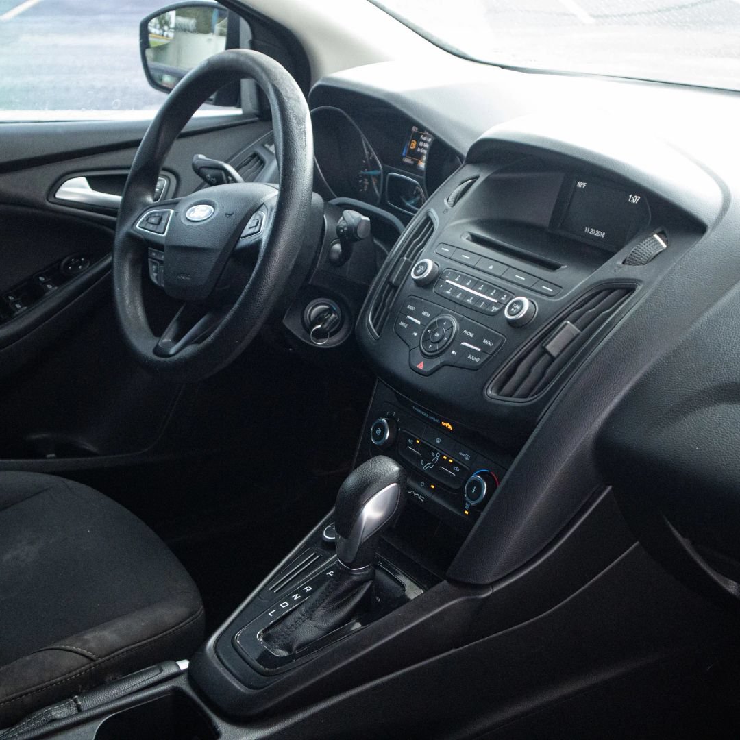 Used 2017 Ford Focus SE FWD image 12