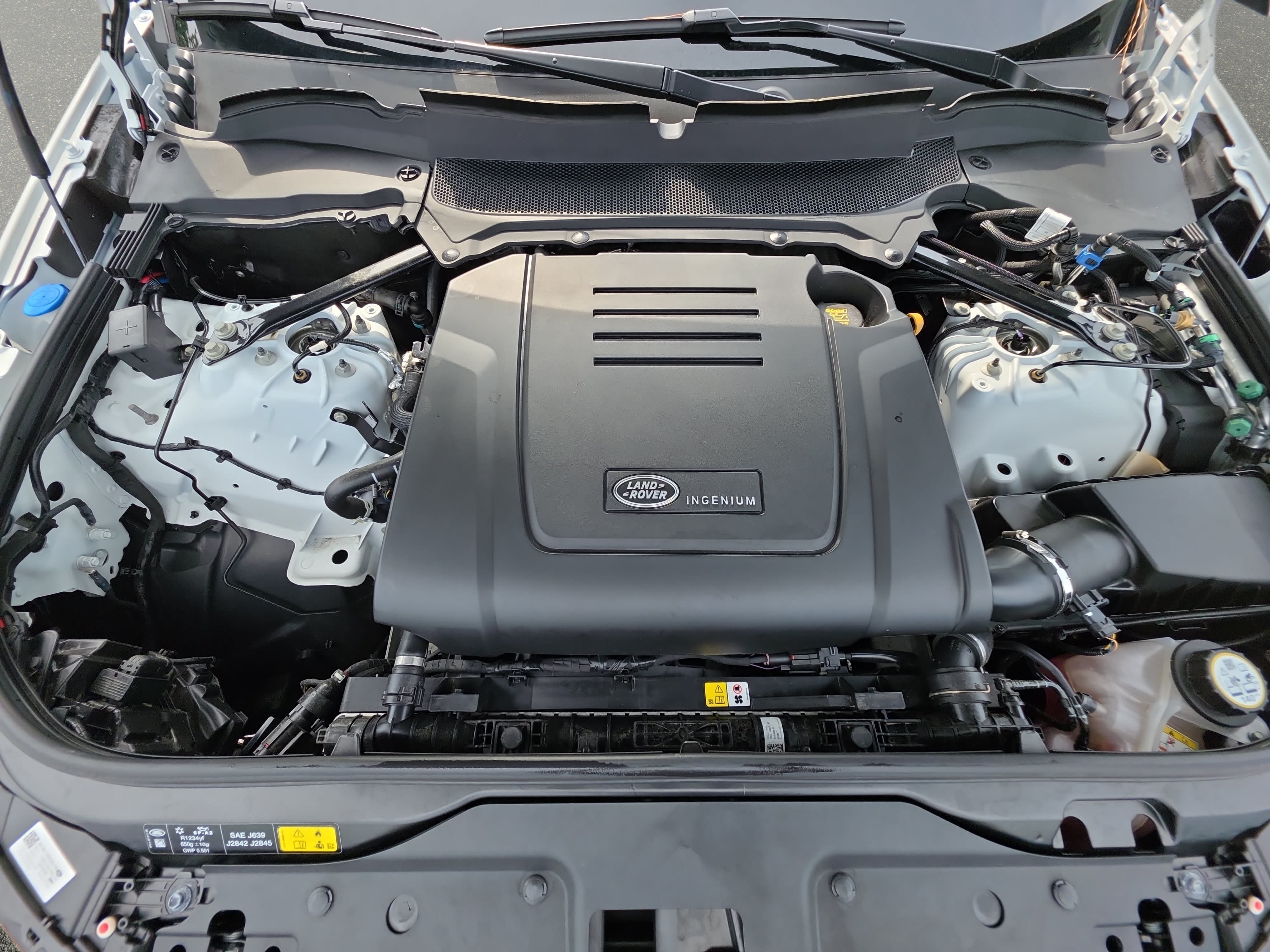 Certified 2025 Land Rover Discovery S AWD/4WD image 30