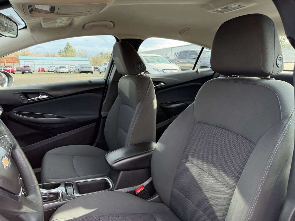 Used 2018 Chevrolet Cruze LT w/ LT Fleet Convenience Package image 16