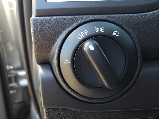 Used 2019 Nissan Titan S image 22