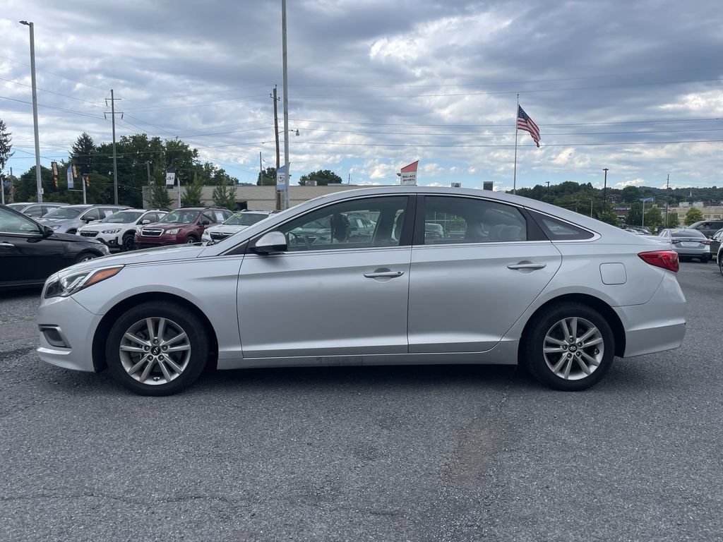 Used 2017 Hyundai Sonata SE FWD image 3