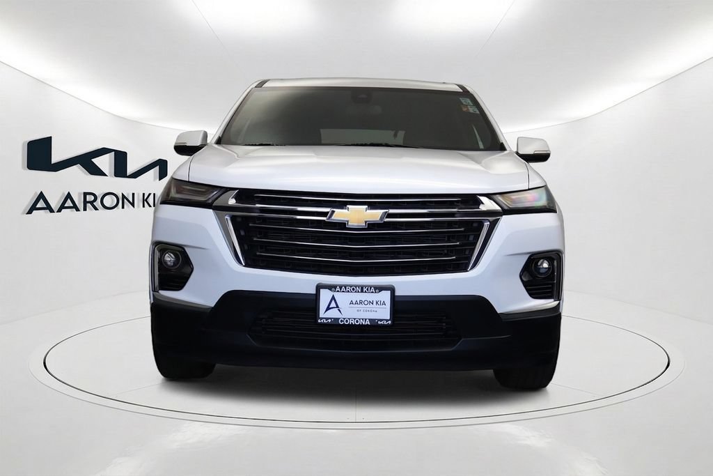 Used 2023 Chevrolet Traverse LT FWD image 2