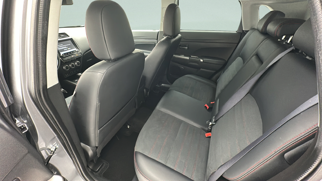 Used 2025 Mitsubishi Outlander Sport SE AWD/4WD image 10