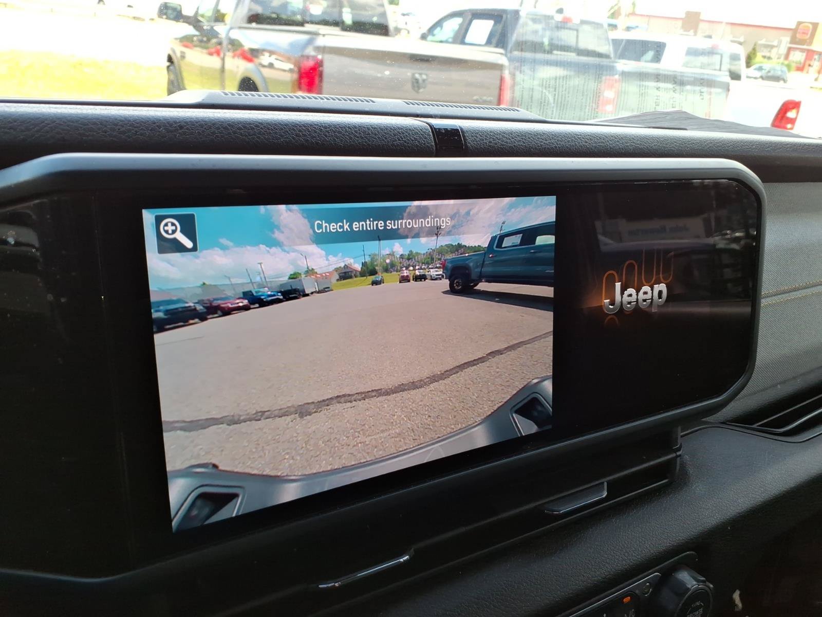 Used 2024 Jeep Gladiator Sport AWD/4WD image 23