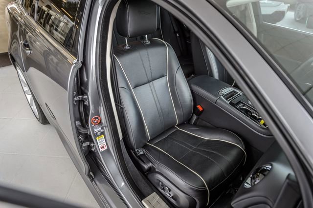 Used 2018 Jaguar XJ R-Sport RWD image 45