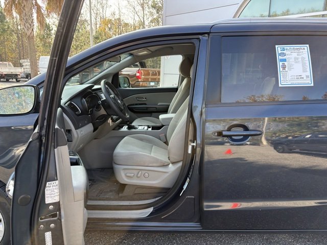 Used 2015 Kia Sedona LX w/ LX Convenience Package image 14