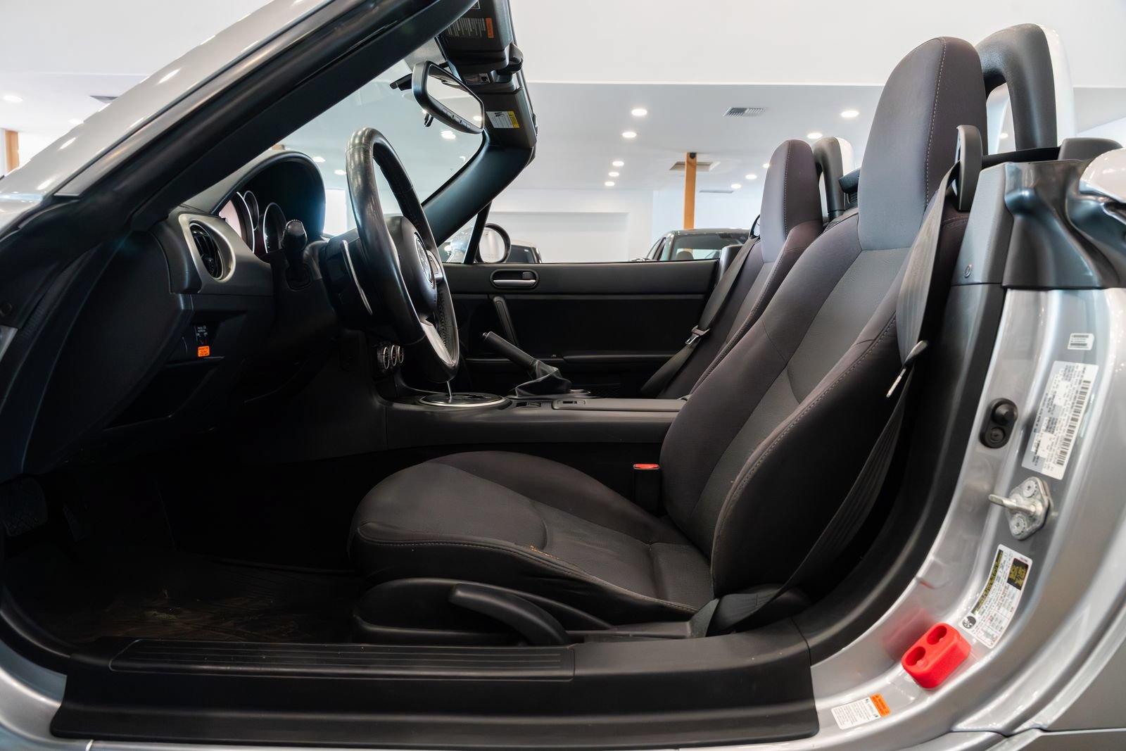 Used 2010 MAZDA MX-5 Miata Touring RWD image 19