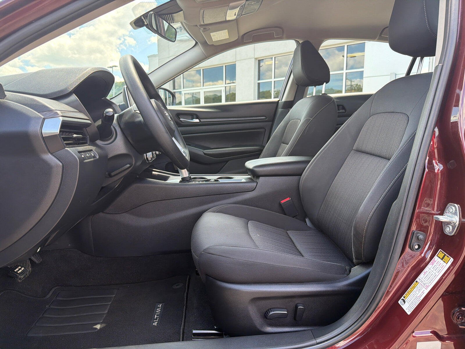 Used 2025 Nissan Altima 2.5 SV FWD image 18