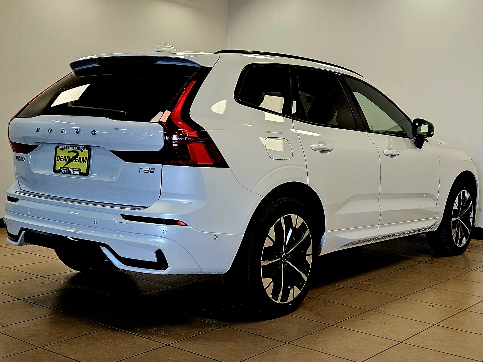 New 2026 Volvo XC60 T8 Plus w/ Climate Package AWD/4WD image 5