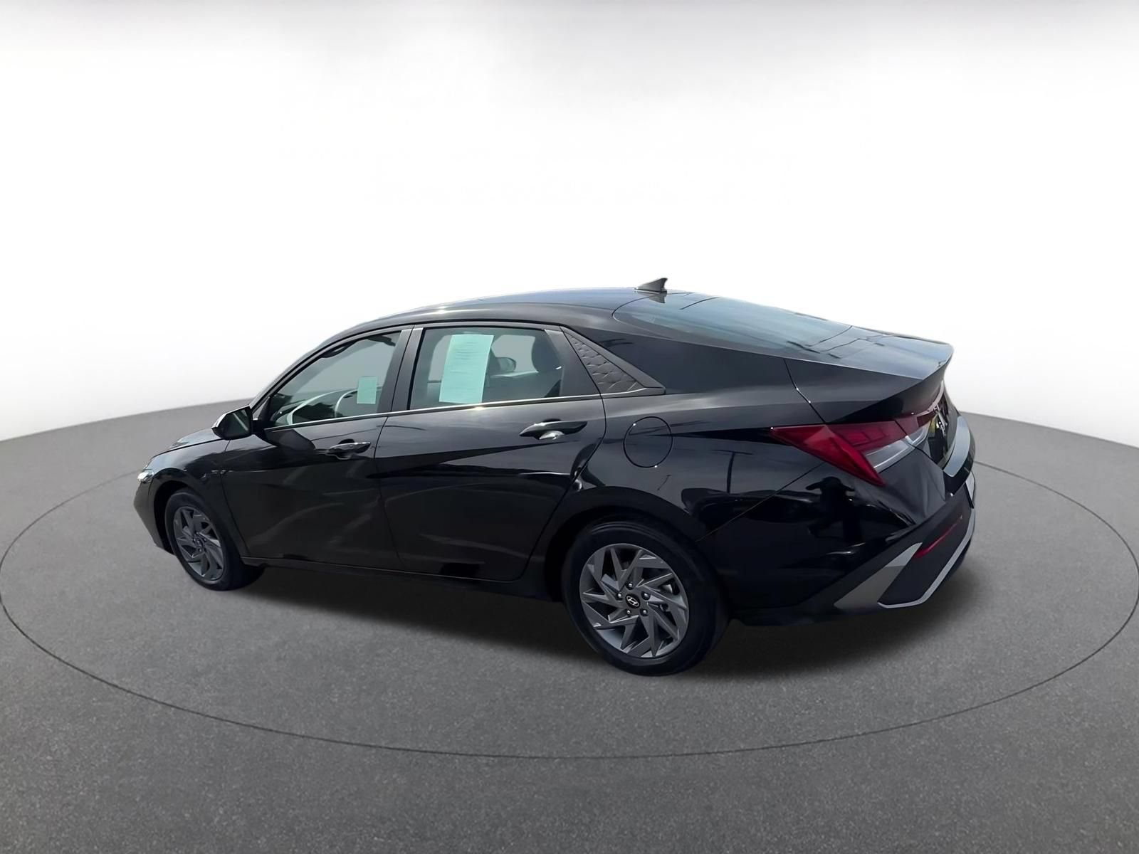 Used 2026 Hyundai Elantra Hybrid FWD image 8